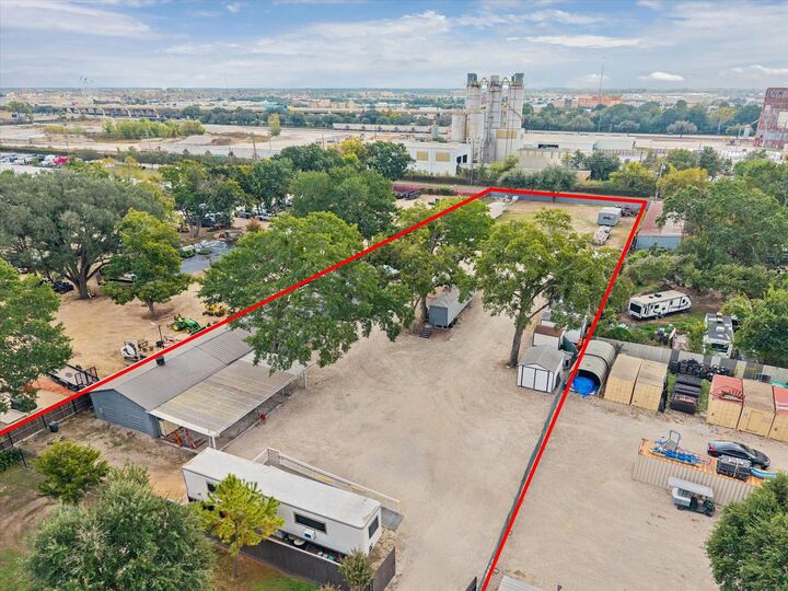 Property Photo: 5225 E 5th Street TX 77493