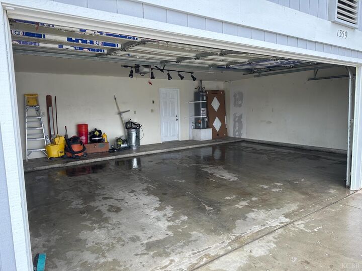 Property Photo:  1359 Acacia Court  CA 93245 