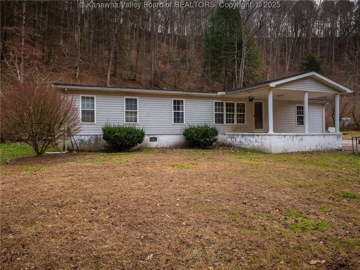 Property Photo: 871 Sandlick Road WV 25181