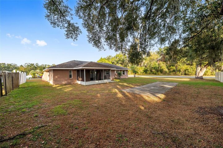 Property Photo: 301 Woodland Trail FL 32159
