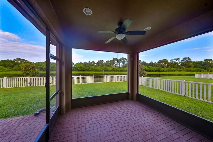 Property Photo:  1606 Cabbage Key Drive  FL 33570 