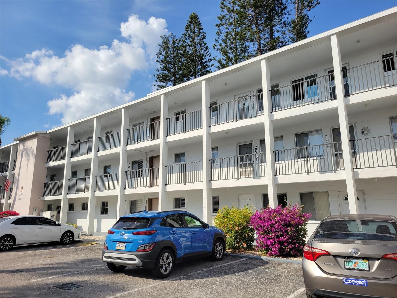 Property Photo: 2009 Canal Drive N4 FL 34207