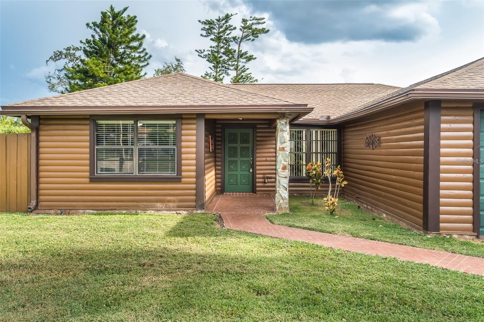 Property Photo: 4107 Robin Way FL 33594