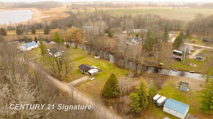 8097 Lakeview Drive  Clare MI 48617 photo