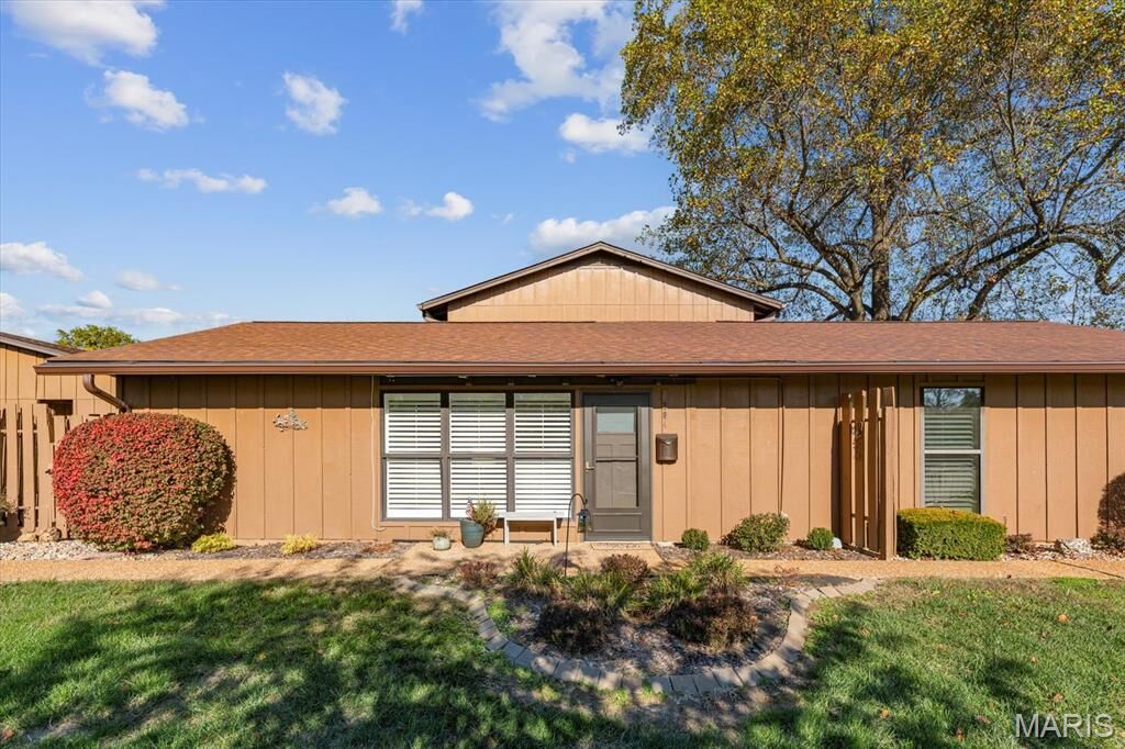 Property Photo:  204 Whitehall Court  IL 62223 