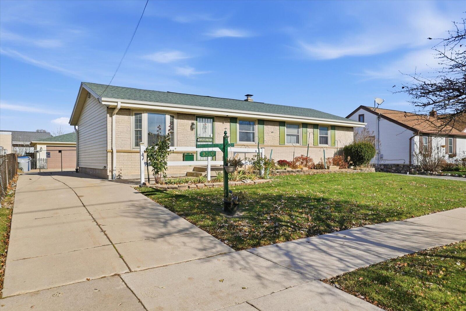 Property Photo: 9320 W Howard Ave WI 53228