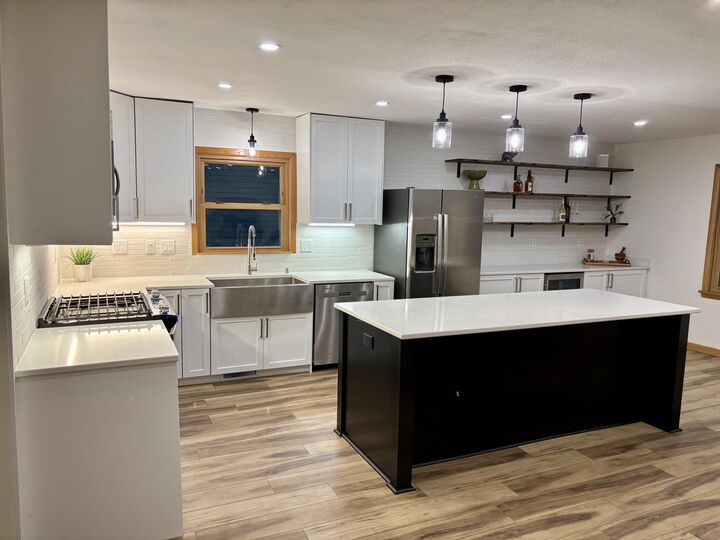 Property Photo: 811 Meadowbrook Dr WI 53090