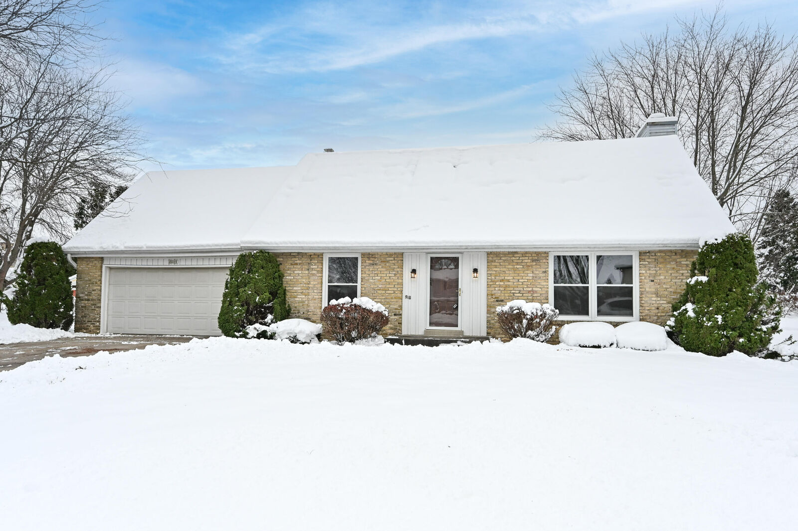 Property Photo:  15199 W Fenway Ct  WI 53151 