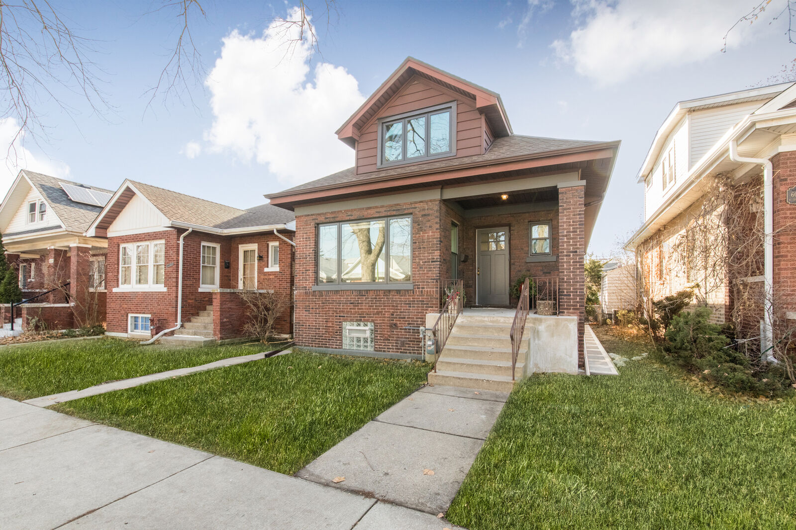 Property Photo:  6055 W Dakin Street  IL 60634 