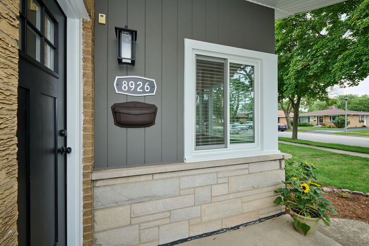 Property Photo: 8926 Natoma Avenue IL 60053