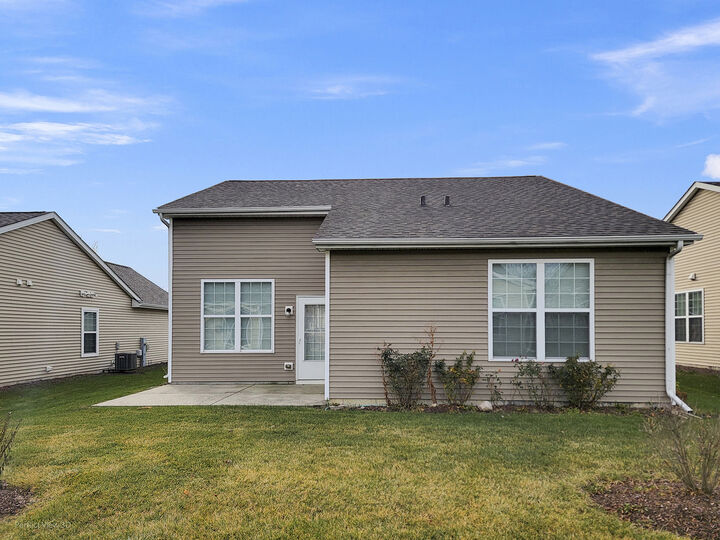 Property Photo:  1620 Patriot Street  IL 60404 