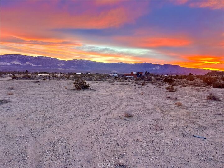 Property Photo: 40 Rodeo CA 92356