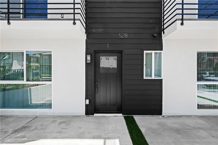 Property Photo:  5218 Auckland Avenue  CA 91601 