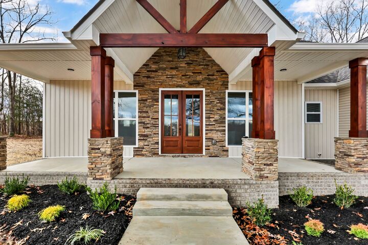 Property Photo: 2226 S Hinton Rd TN 37171