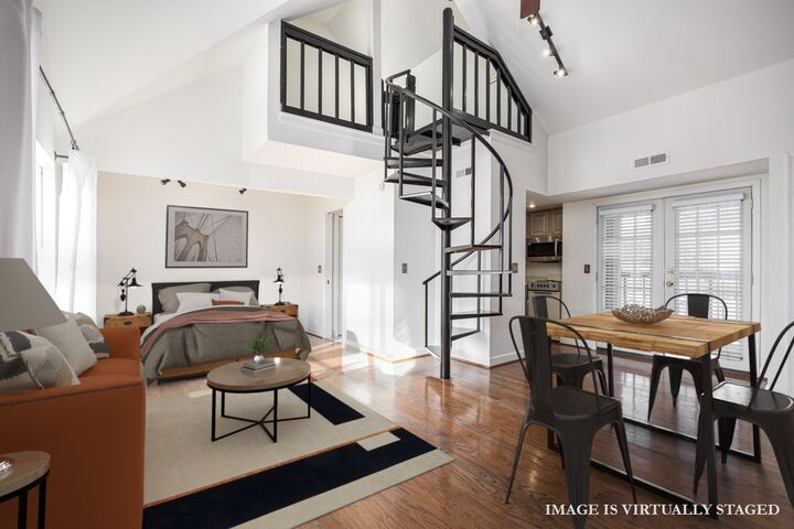 654 President Ronald Reagan Way  Nashville TN 37210 photo