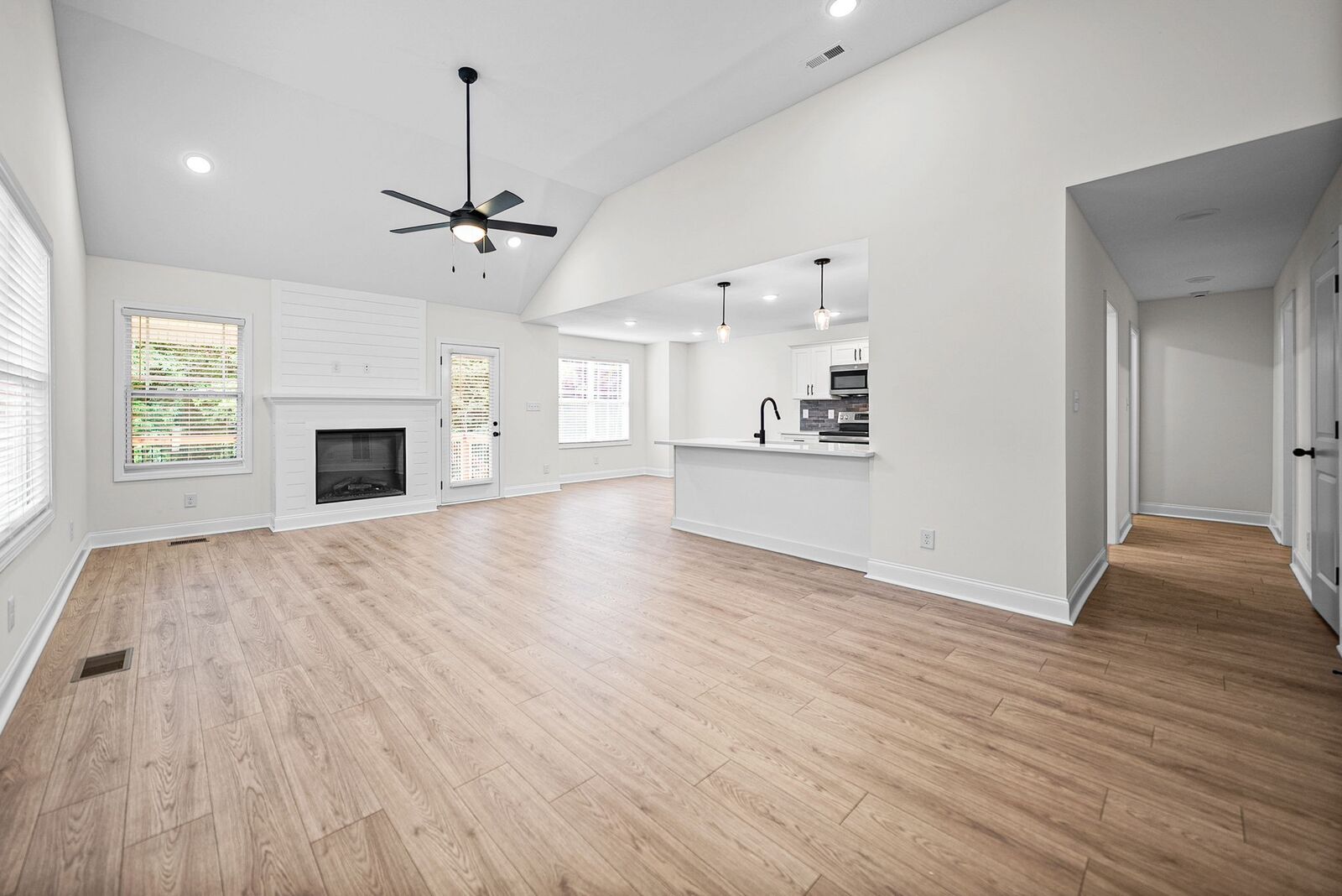 Property Photo:  606 Willow Park Dr  TN 37043 