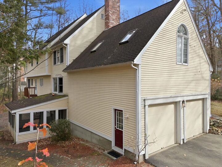 Property Photo:  95 Hitching Post Lane  NH 03110 