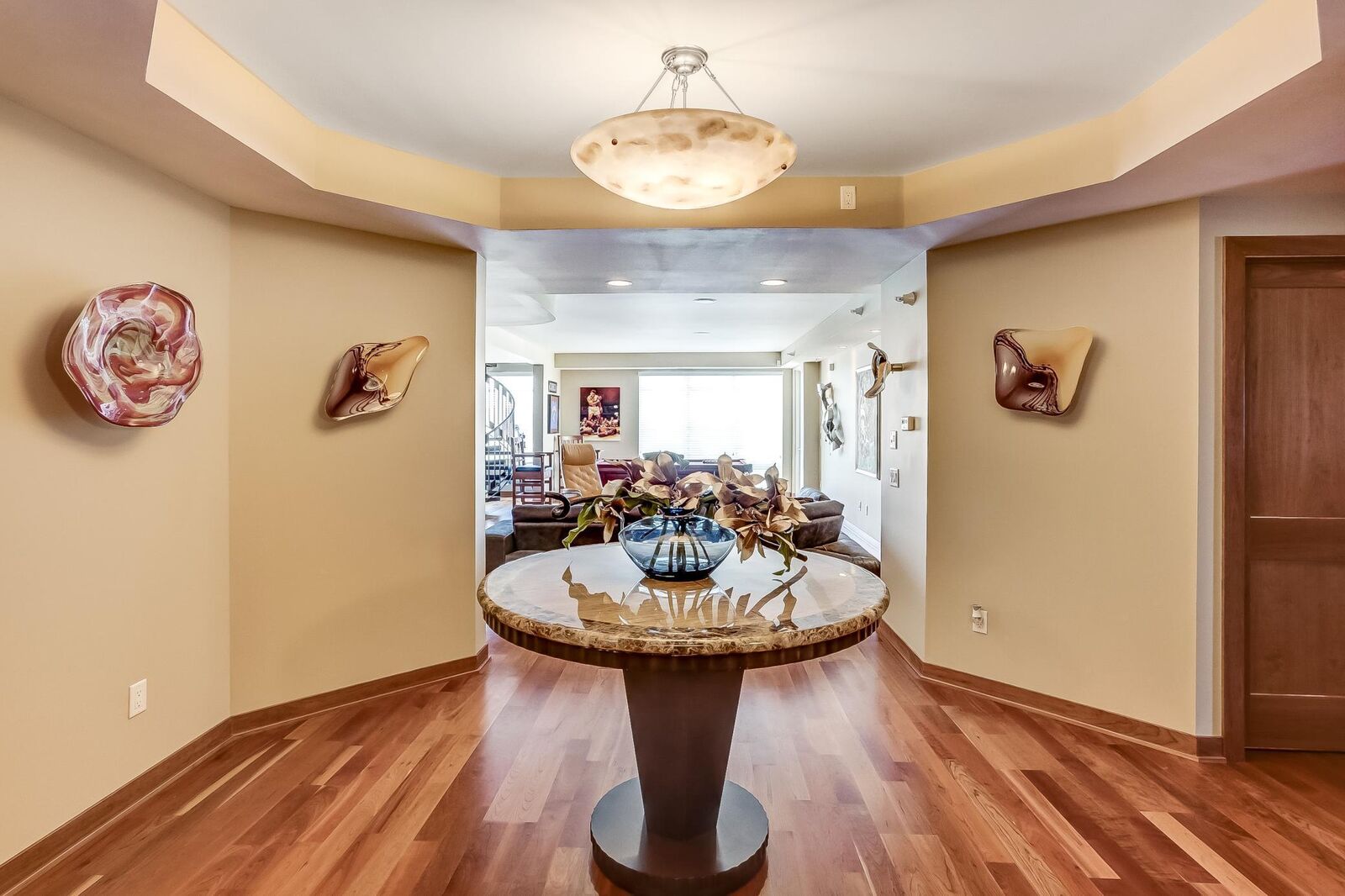 Property Photo:  1070 Grandview Court NE 406  MN 55421 