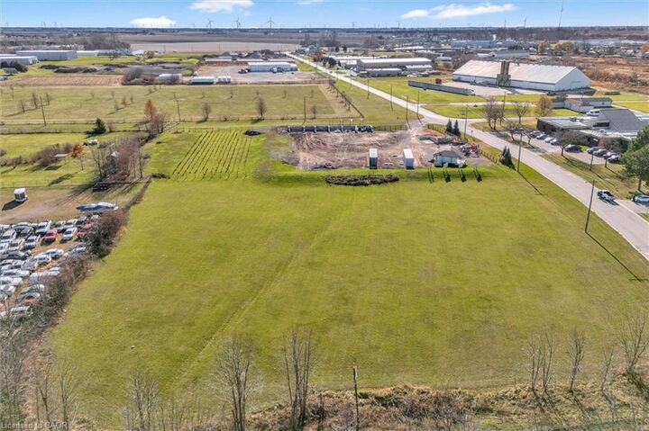 Property Photo:  615 Gillard Street  ON N8A 5B5 