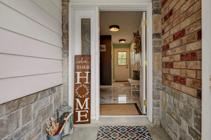 Photo de la propriété: 56 Elgar Avenue ON L9C 4E1