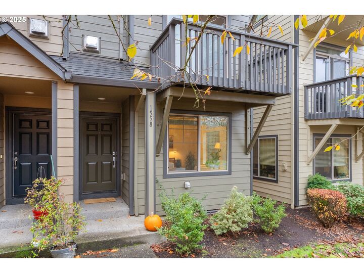 Property Photo:  1558 SW 175th Ave  OR 97003 