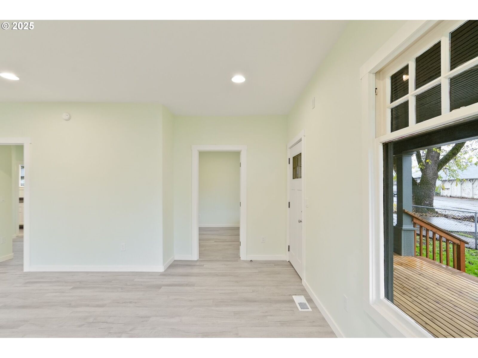 Property Photo:  715 19th St  OR 97301 