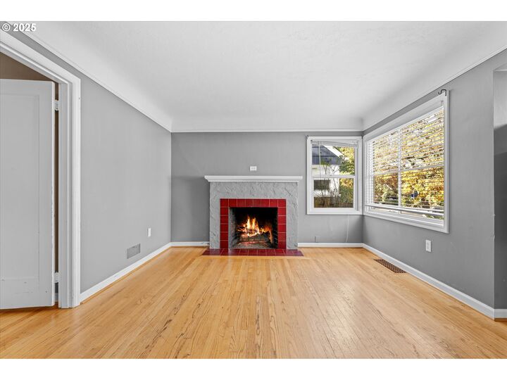 Property Photo:  5118 N Yale St  OR 97203 