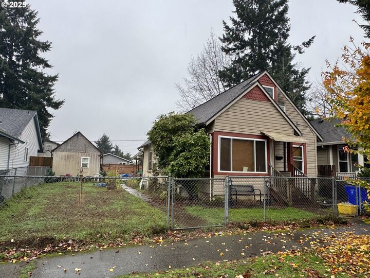 Property Photo:  6939 N Armour St  OR 97203 