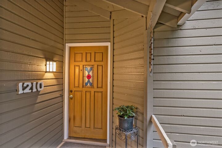 Property Photo: 1210 101st Place NE 1210 WA 98004