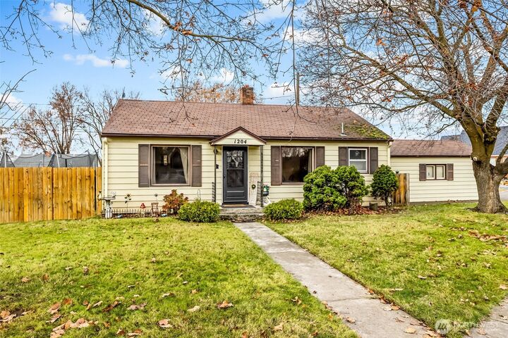 Property Photo: 1204 S 2nd Avenue WA 99362