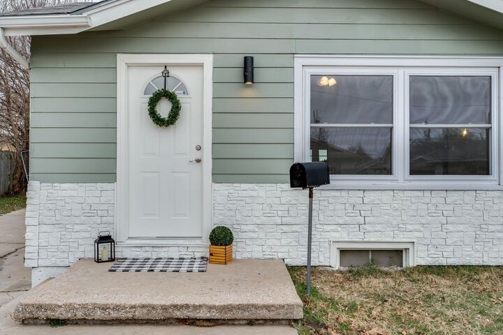 Property Photo: 816 W Savannah St KS 67217