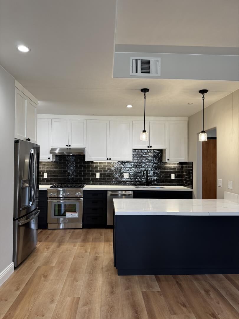 Property Photo: 200 Sheridan Avenue 306 CA 94306