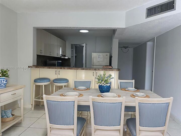 Property Photo:  7920 N Colony Cir N 204  FL 33321 