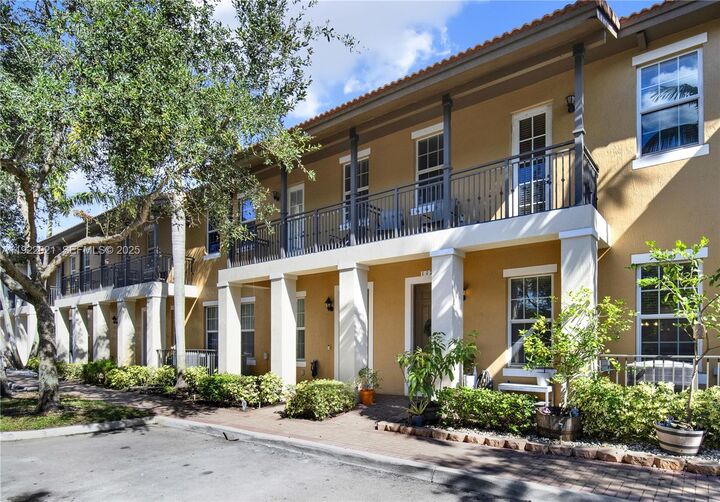 Property Photo: 1121 SW 147th Ter FL 33027