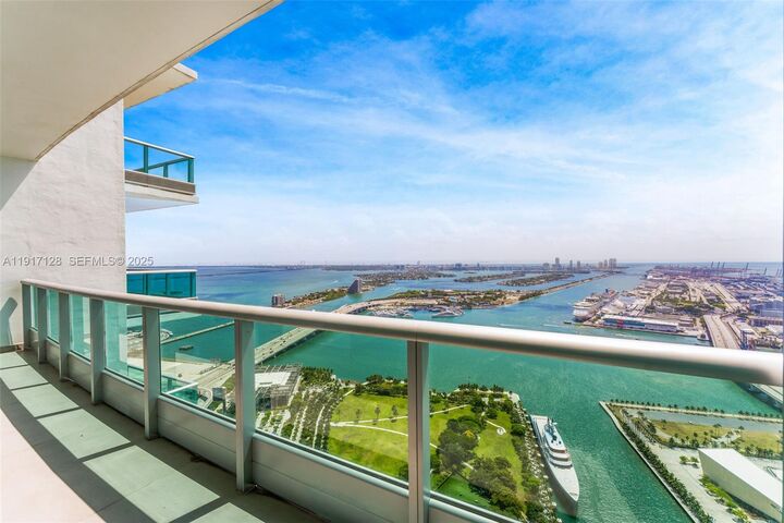 Property Photo:  900 Biscayne Blvd 6205  FL 33132 