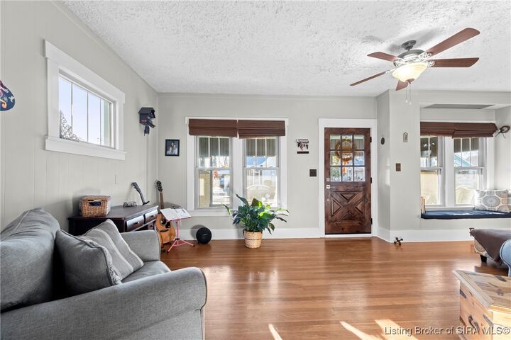 Property Photo:  2221 McLean Avenue  IN 47150 