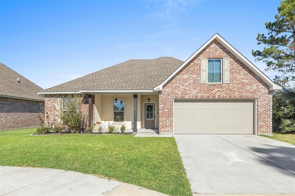 Property Photo:  700 Dianne Lane  LA 70605 