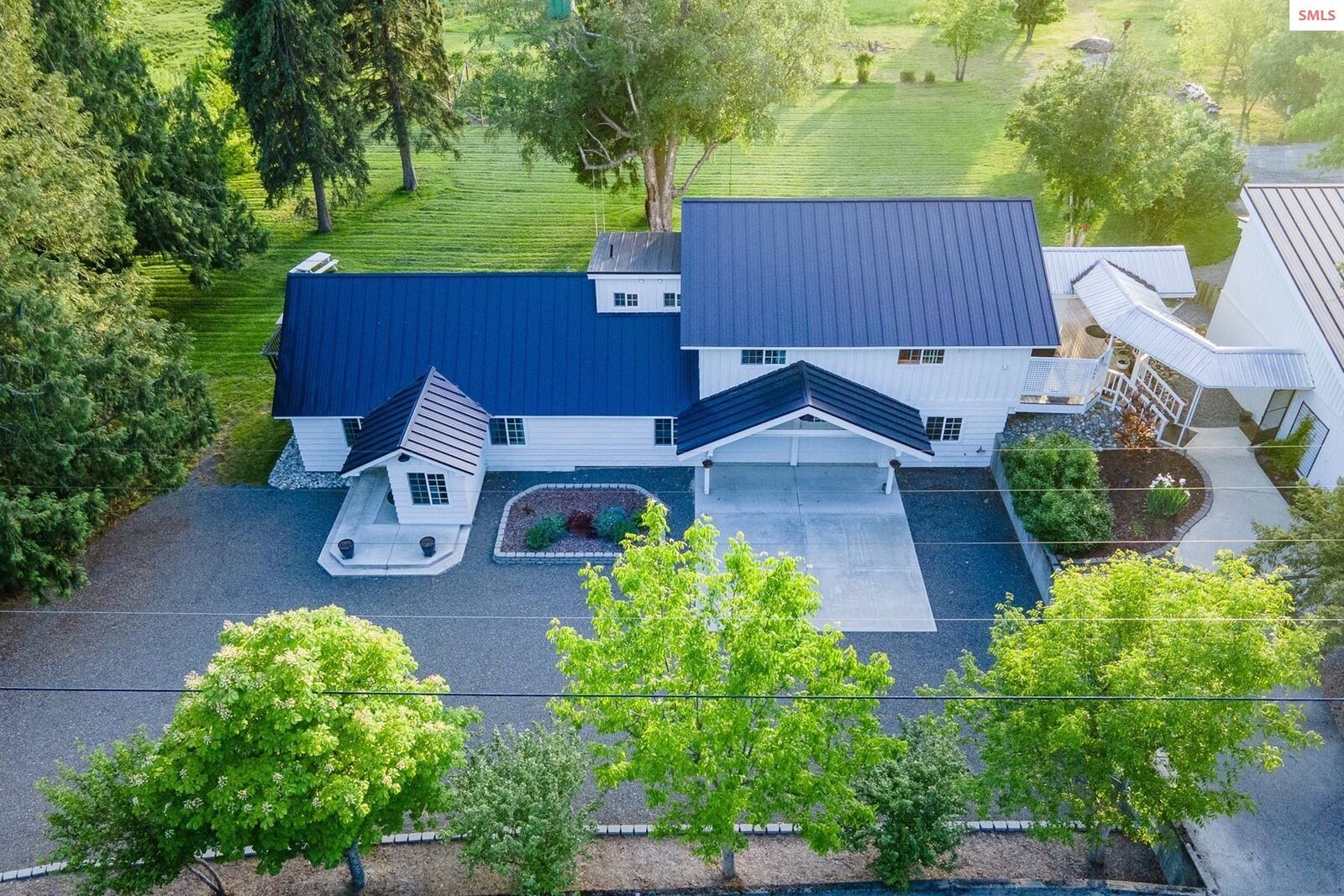 Property Photo: 1041 Bottle Bay Rd ID 83860