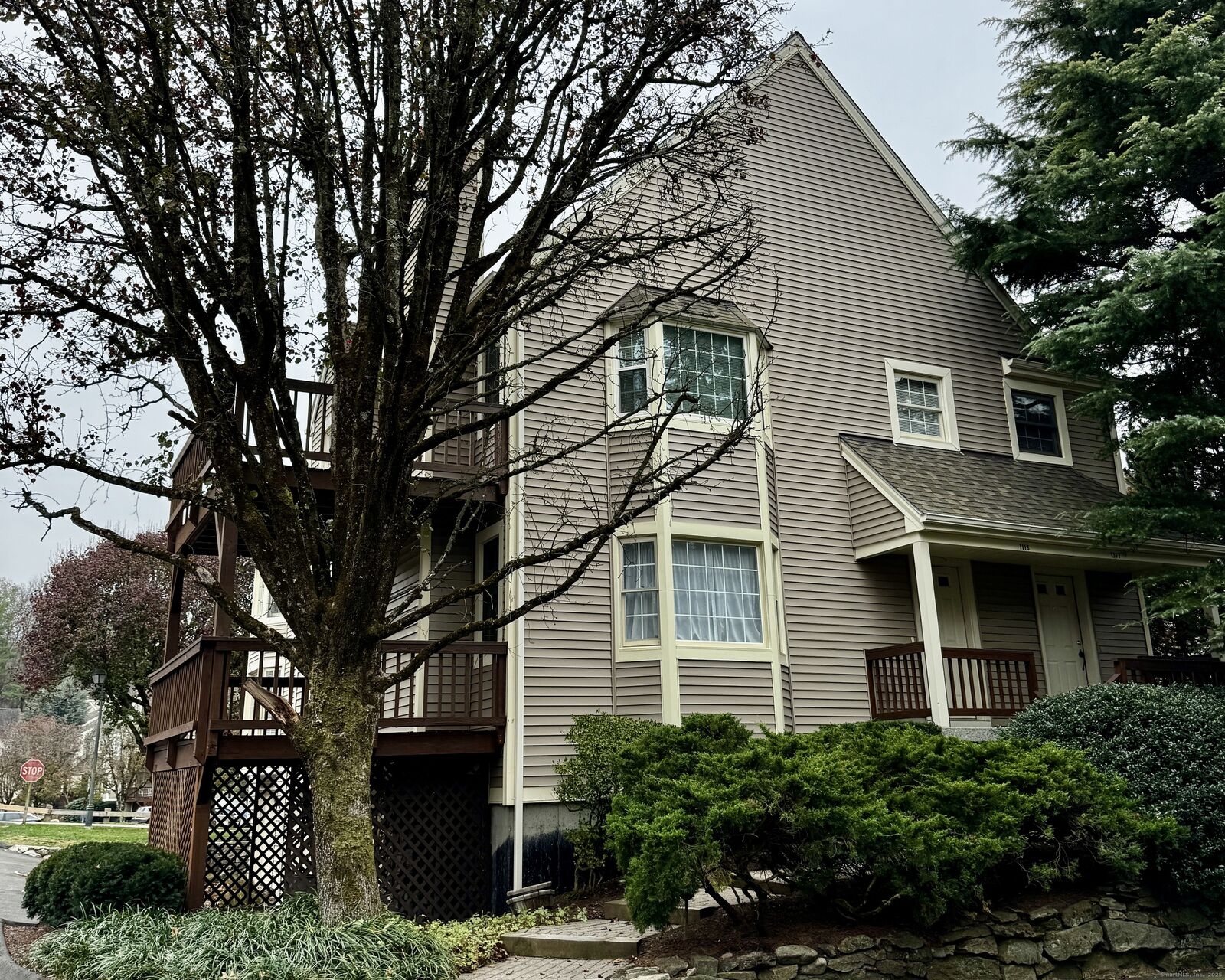 Property Photo:  1118 Foxboro Drive 1118  CT 06851 