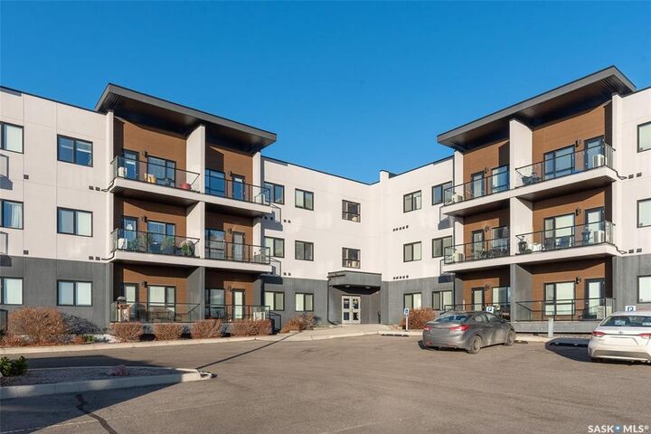 Property Photo: 545 Hassard Close 203 SK S7L 6V3