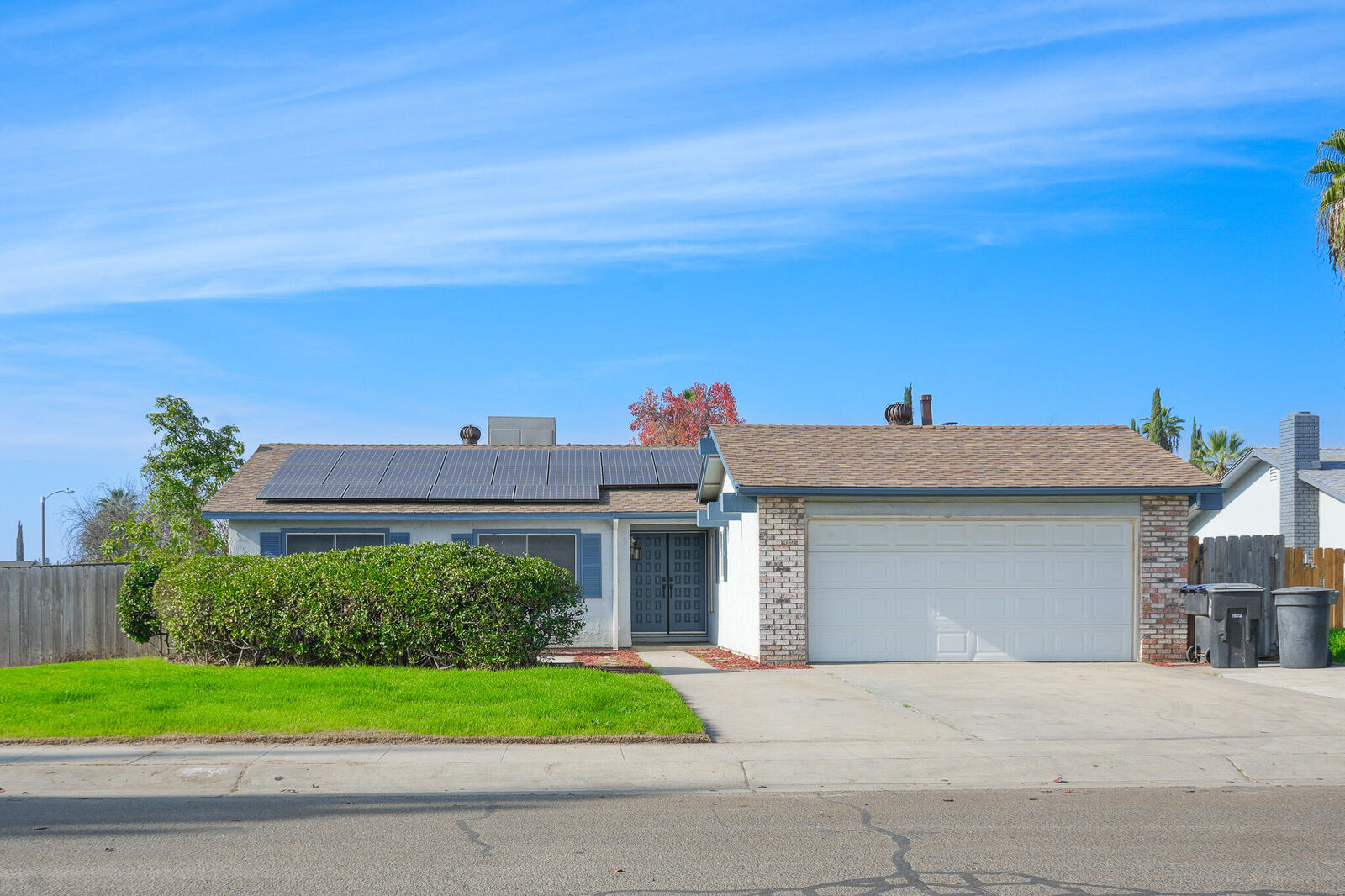 Property Photo:  1629 S Rossmoor Court  CA 93277 