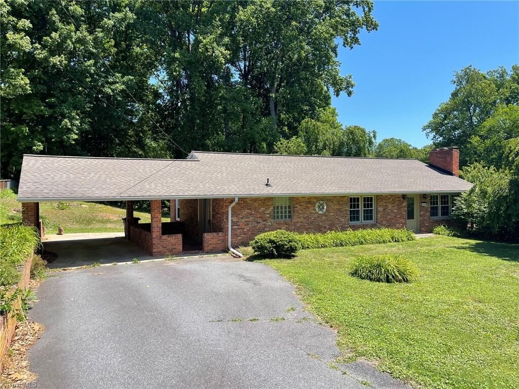 Property Photo: 4009 Alonzo Drive NC 27104