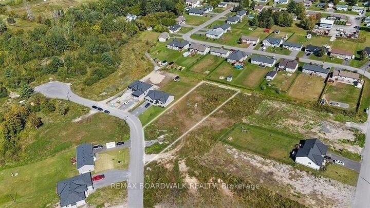 Property Photo: 289 Roxanne Street ON K0A 1N0