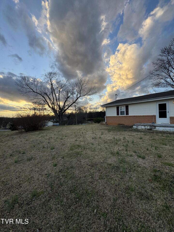 Property Photo:  6890 Newport Highway  TN 37743 