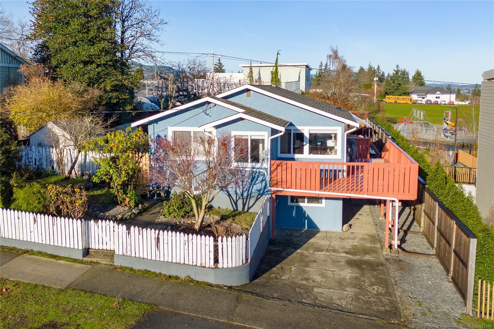 Property Photo:  320 Buller St  BC V9G 1B1 