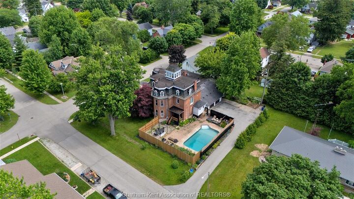 Property Photo:  620 Cross Street  ON N0P 1M0 