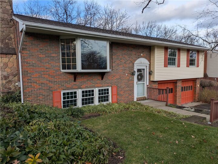 Property Photo: 117 S Harleston Dr PA 15237