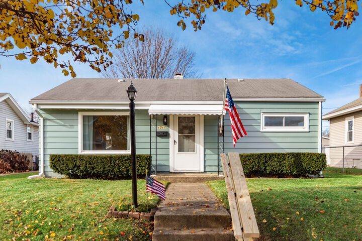 Property Photo:  1517 Edgewood Avenue  OH 45503 