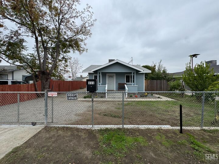 Property Photo:  111 Moneta Avenue  CA 93308 