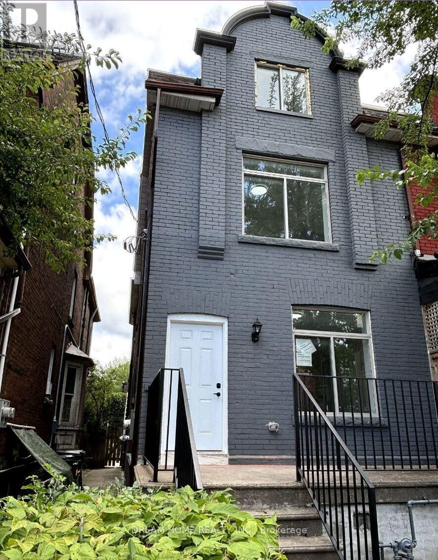 Property Photo:  643 Bathurst Street 101  ON M5S 2R2 